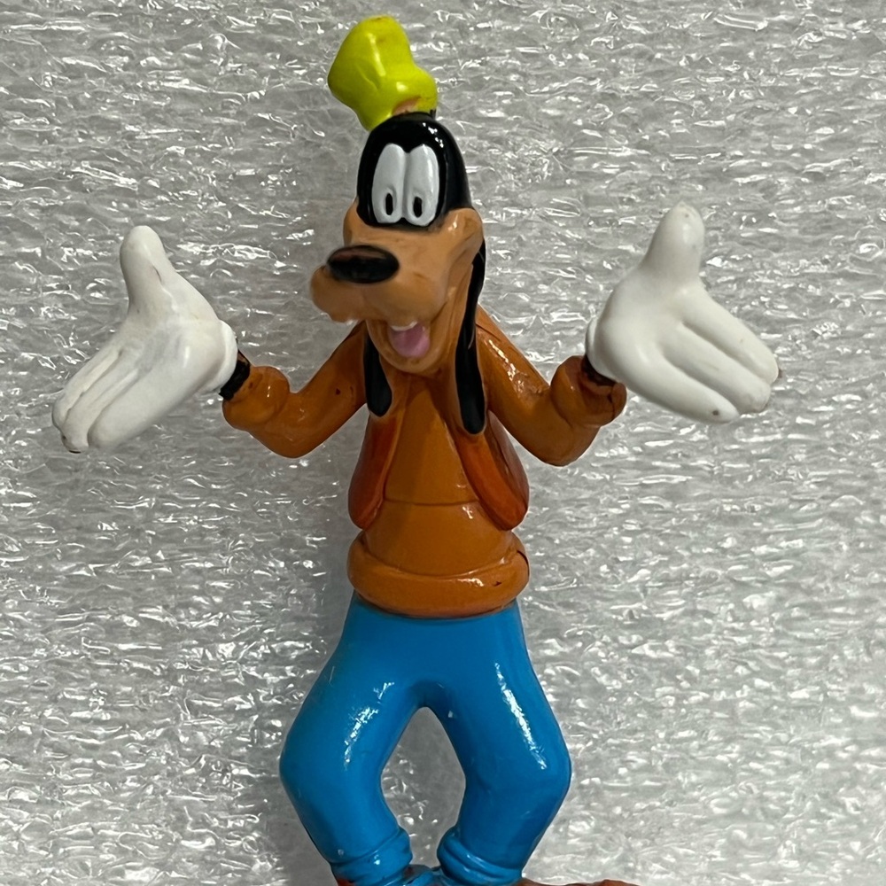 Walt Disney’s Goofy Rubber PVC Disney Figure